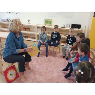 Nouveau mobilier pour l'école roumaine Nouveau mobilier pour l'école roumaine