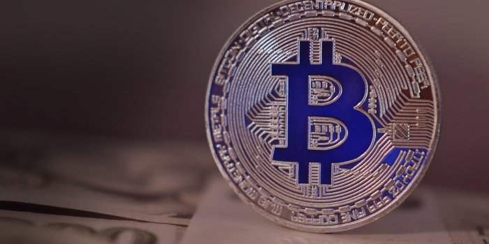 Introduction au Bitcoin, aux Crypto-Monnaies et à la Blockchain